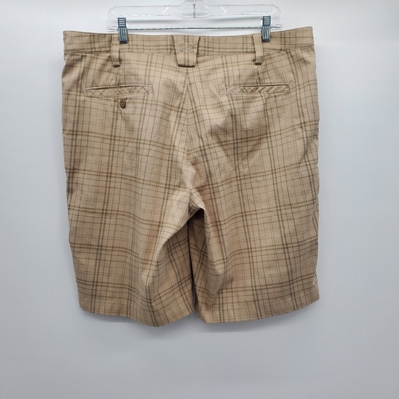 Under Armour flat front tan quick dry plaid athletic shorts men's size 38 - Picture 2 of 6